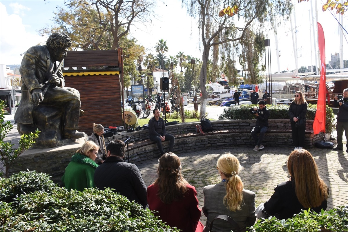 Muğla'nın Bodrum ilçesinde, ney ustası ve hiciv şairi Tevfik Kolaylı vefatının 72'nci yılında...