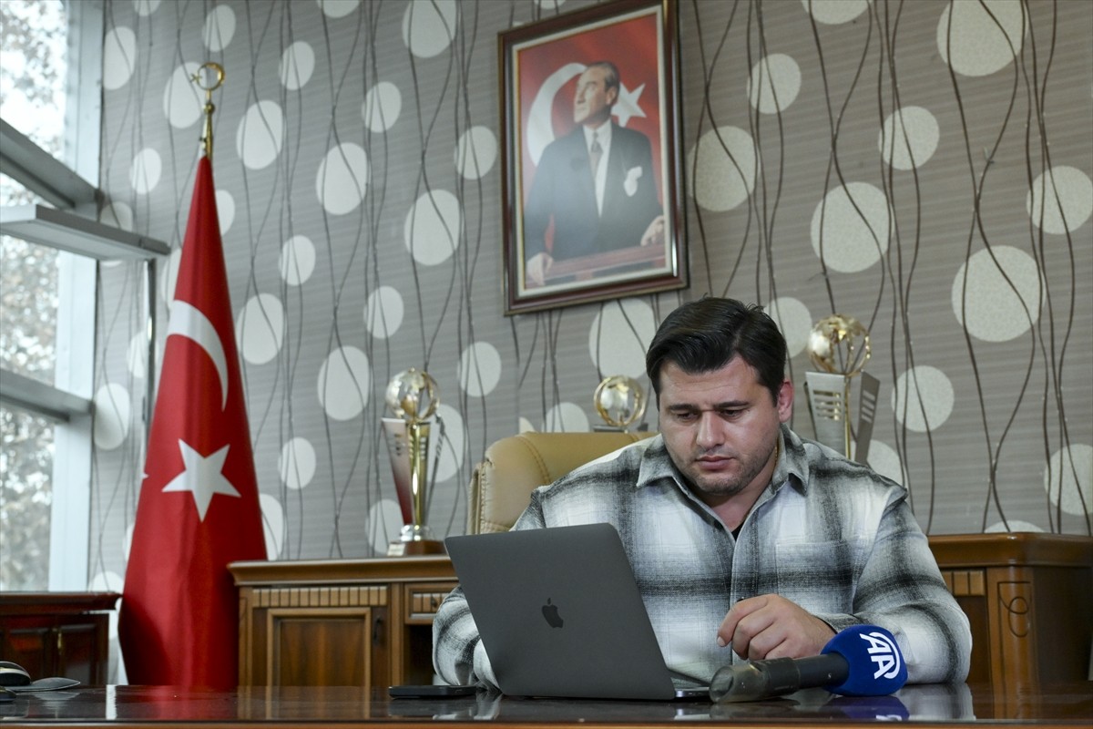 Olimpiyat ikincisi, dünya ve Avrupa şampiyonu milli güreşçi Rıza Kayaalp, Anadolu Ajansının (AA)...