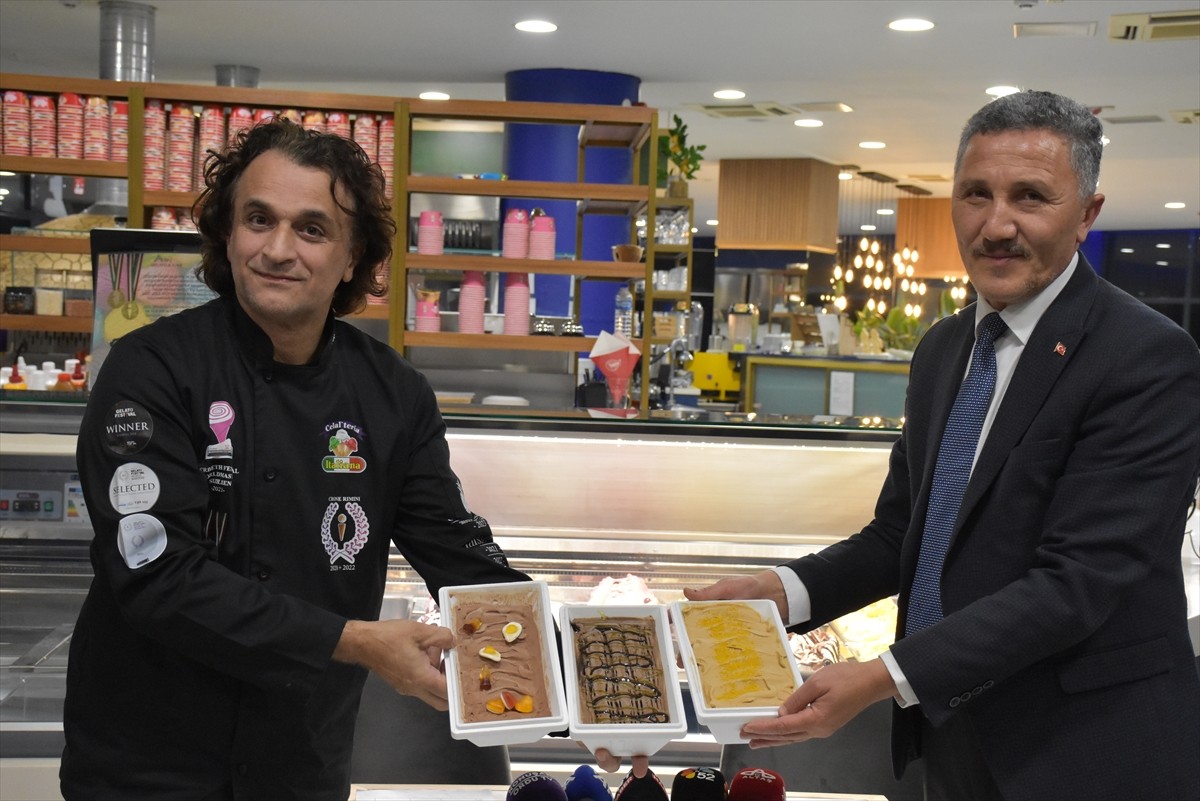 Ordu'da kar festivali kapsamında, 1111 çeşit ile "dünyanın en fazla çeşidi olan dondurması" rekor...