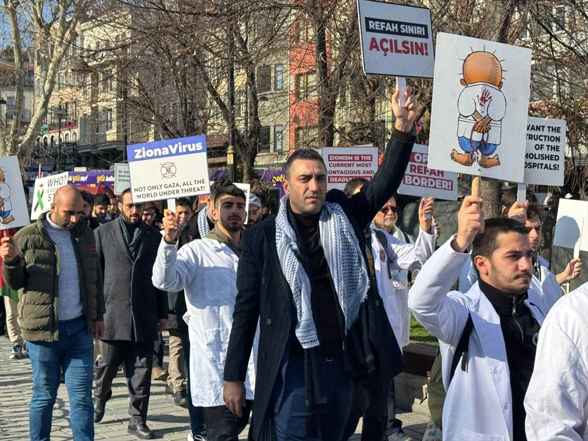 "Hekimlerden Sessiz Yürüyüş İnisiyatifi"ne üye sağlık çalışanları, İsrail'in Gazze saldırılarını...