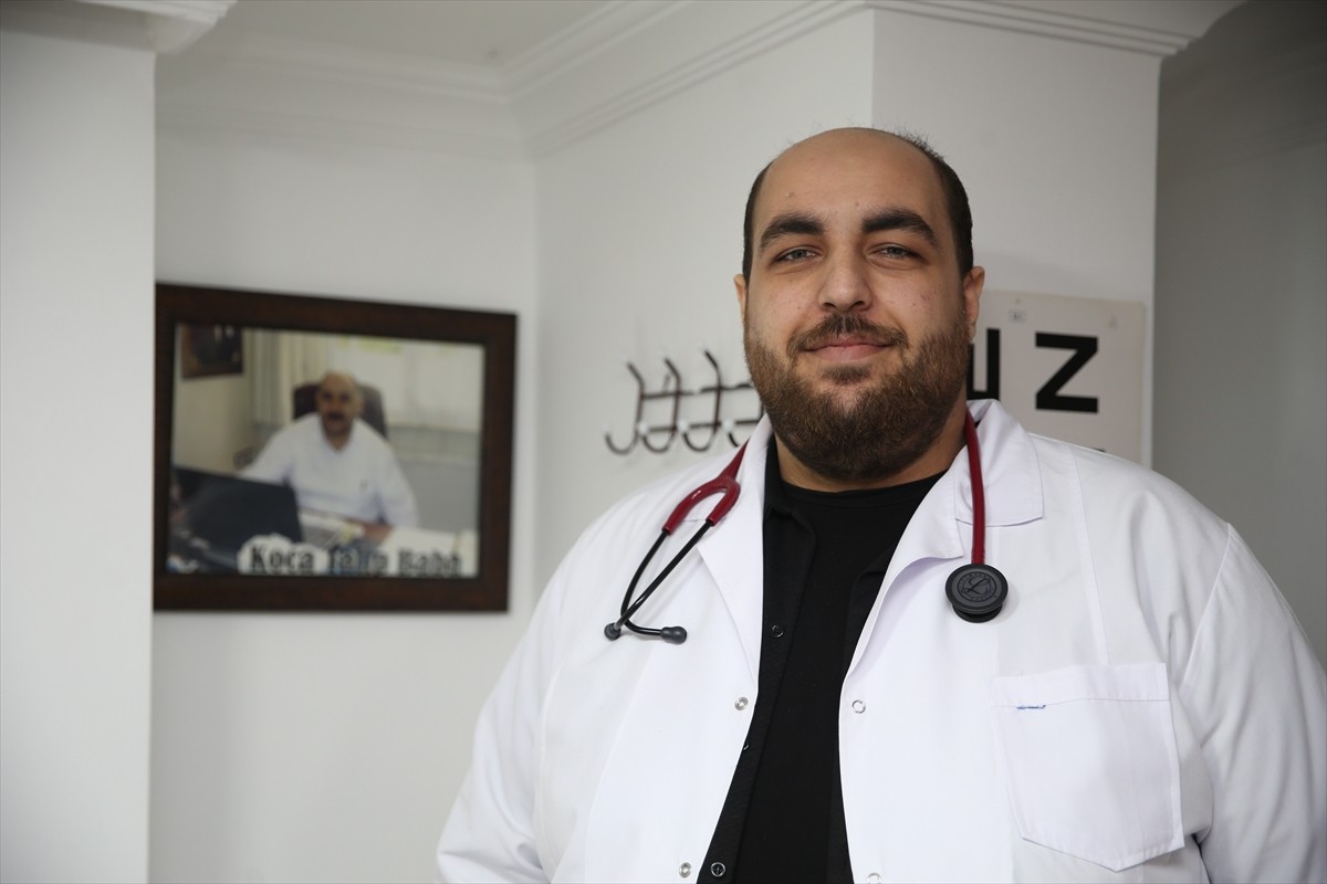Rize'de Doktor Muhammed Onur Korkmaz, 8 yıl önce kalp krizi sonucu hayatını kaybeden babası Doktor...