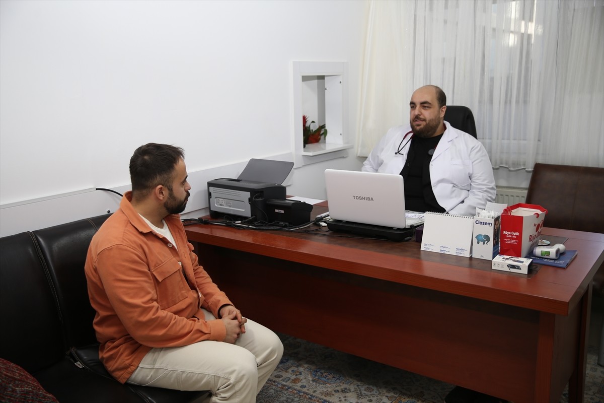 Rize'de Doktor Muhammed Onur Korkmaz, 8 yıl önce kalp krizi sonucu hayatını kaybeden babası Doktor...