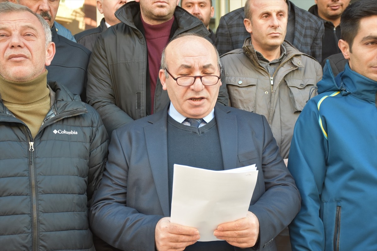 Rize'de iki PTT çalışanının öldürülmesi, Gümüşhane'de protesto edildi.  Birlik Haberleşme ve...