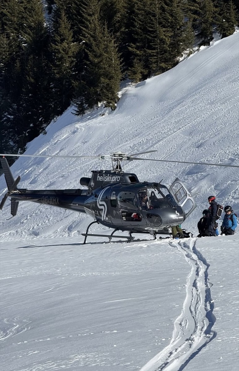 Rize'nin Kaçkar Dağları'nda gerçekleştirilen "heliski" etkinliğine 4 haftada 80 sporcu...