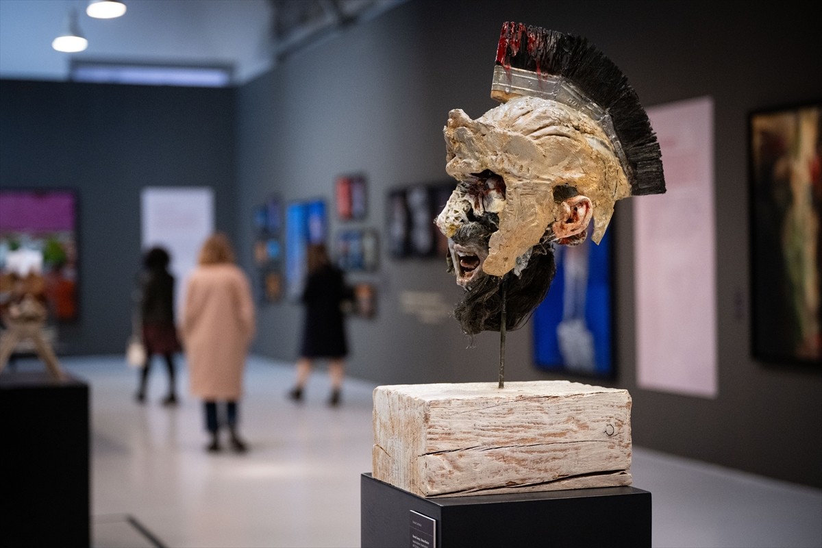  Roma'nın zamansız ruhunun desenlere, fotoğraflara ve video notlarına dönüştüğü "Rewind/Roma"...