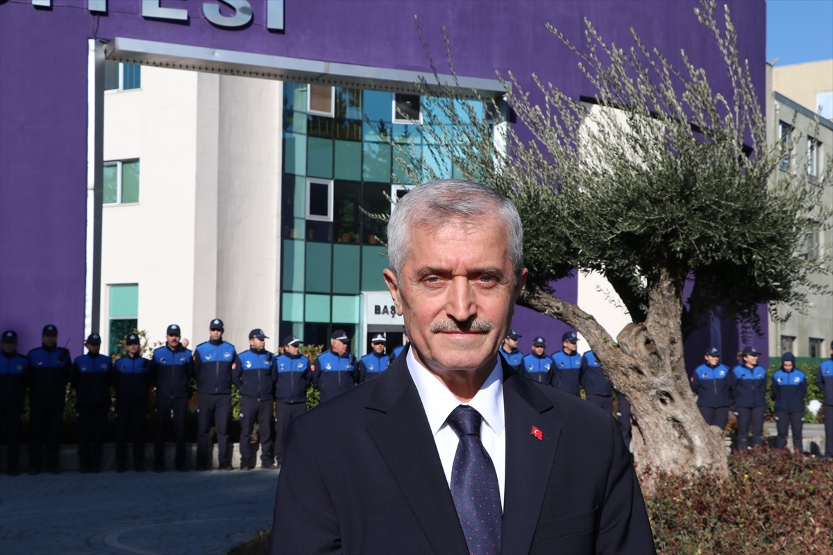 Şahinbey Belediye Başkanı Mehmet Tahmazoğlu, ilçedeki işletmelerde son kullanma tarihi geçen ve...