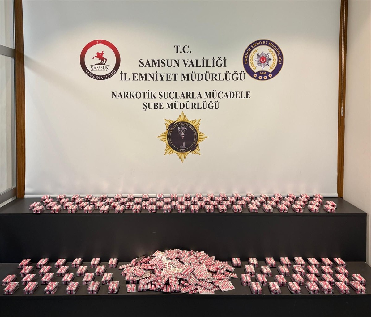 Samsun'da düzenlenen uyuşturucu operasyonunda 2 şüpheli gözaltına alındı. Adresler ve araçlarda...