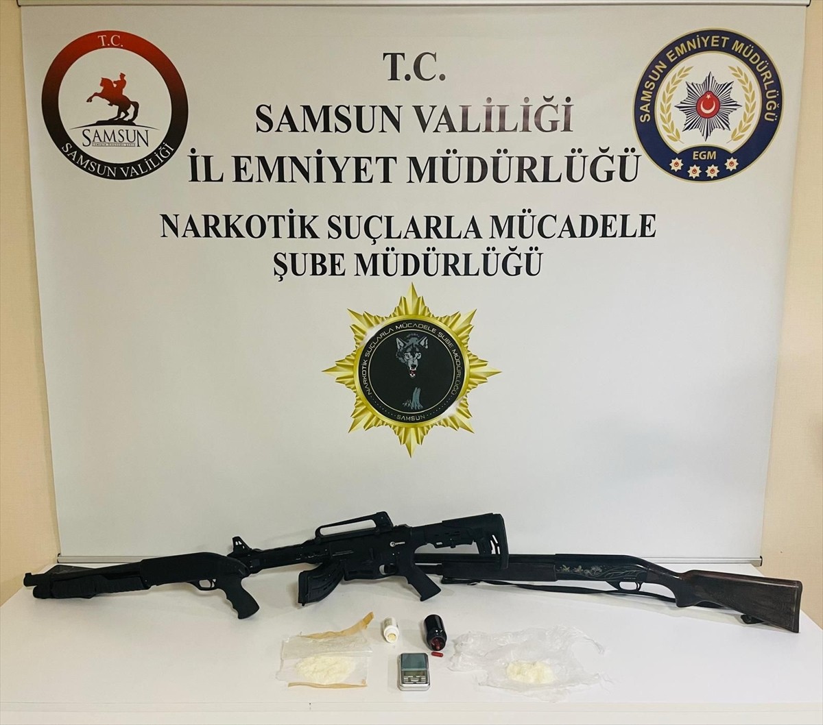 Samsun'un Atakum, Canik ve İlkadım ilçelerinde düzenlenen uyuşturucu operasyonlarında 3 şüpheli...