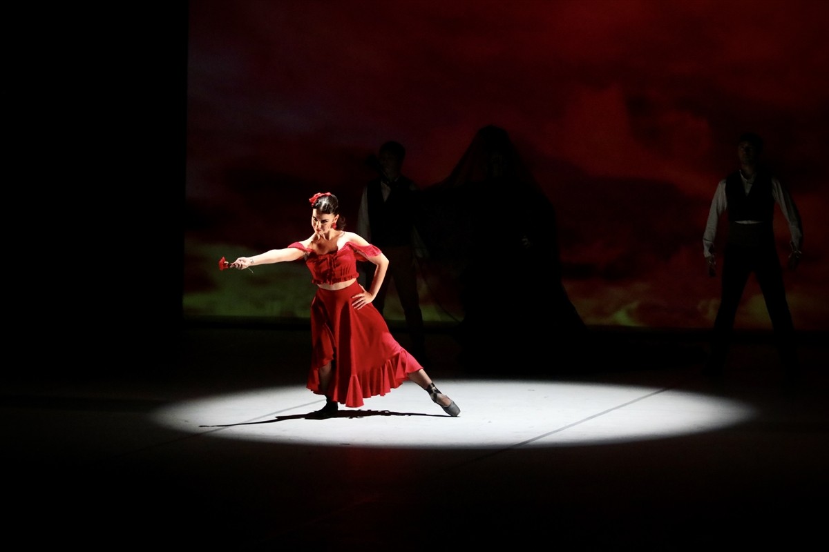 Samsun Devlet Opera ve Balesi (SAMDOB), "Carmen" balesini sanatseverlerle buluşturdu. Fransız...