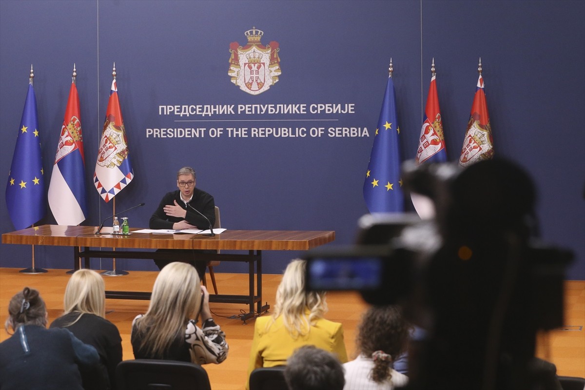 Sırbistan Cumhurbaşkanı Aleksandar Vucic, Başbakan Milos Vucevic'in istifa kararı sonrası başkent...