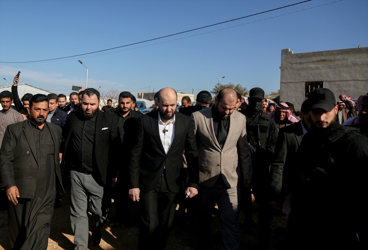 Suriye'de geçici hükümetin Başbakanı Muhammed el-Beşir,devrilen Beşşar Esed rejiminin saldırıları...