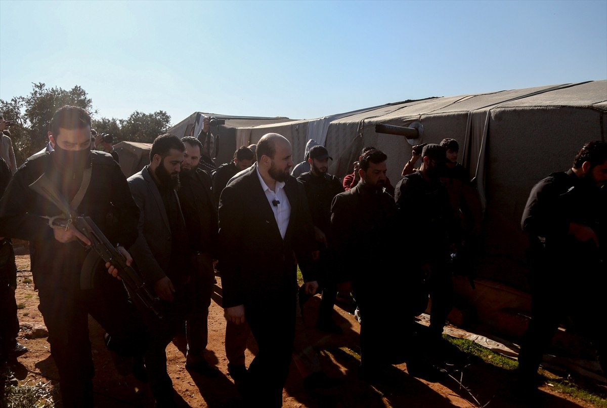 Suriye'de geçici hükümetin Başbakanı Muhammed el-Beşir,devrilen Beşşar Esed rejiminin saldırıları...