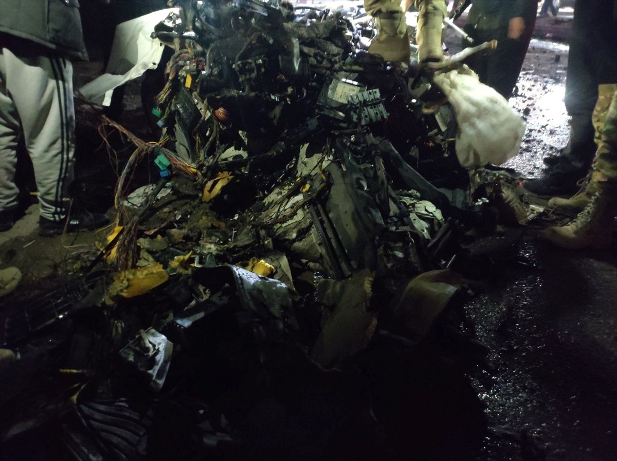 Suriye'nin Halep iline bağlı Münbiç ilçesinin Rabıta Mahallesi'nde araca yerleştirilen bomba...