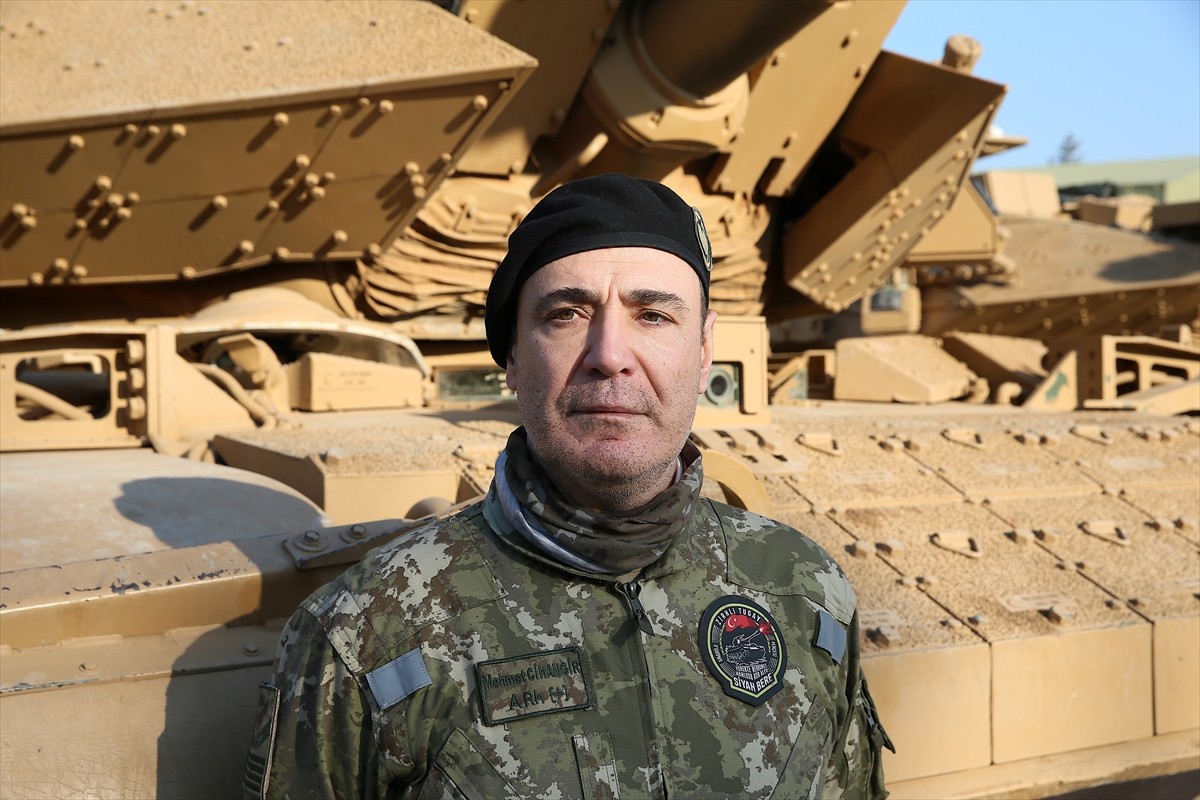 Tehlikeli bir göreve atılan 4 cesur tankçının zorlu ve duygusal yolculuğunun anlatıldığı TRT'nin...