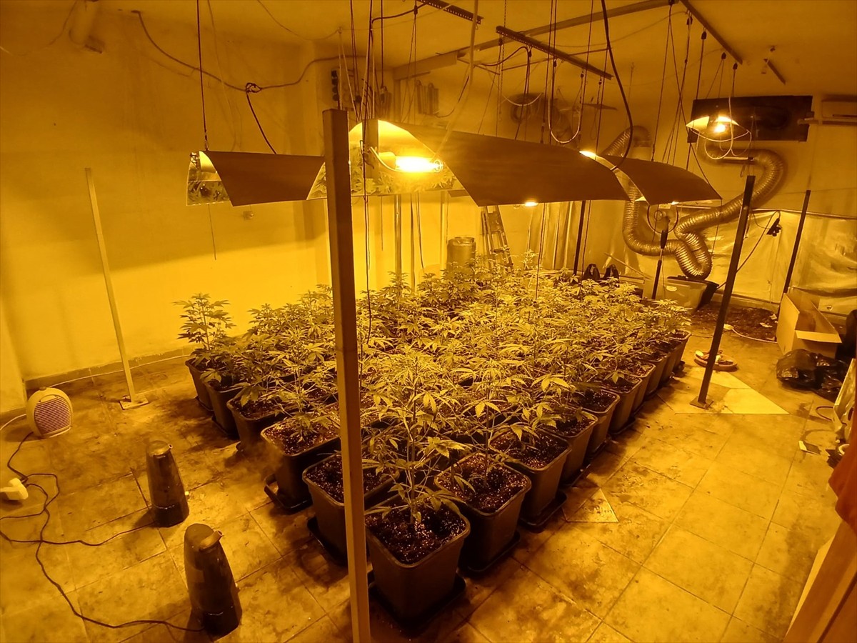 Tekirdağ'ın Çerkezköy ilçesinde klima mağazası görünümünde olan ve iklimlendirme sistemiyle...