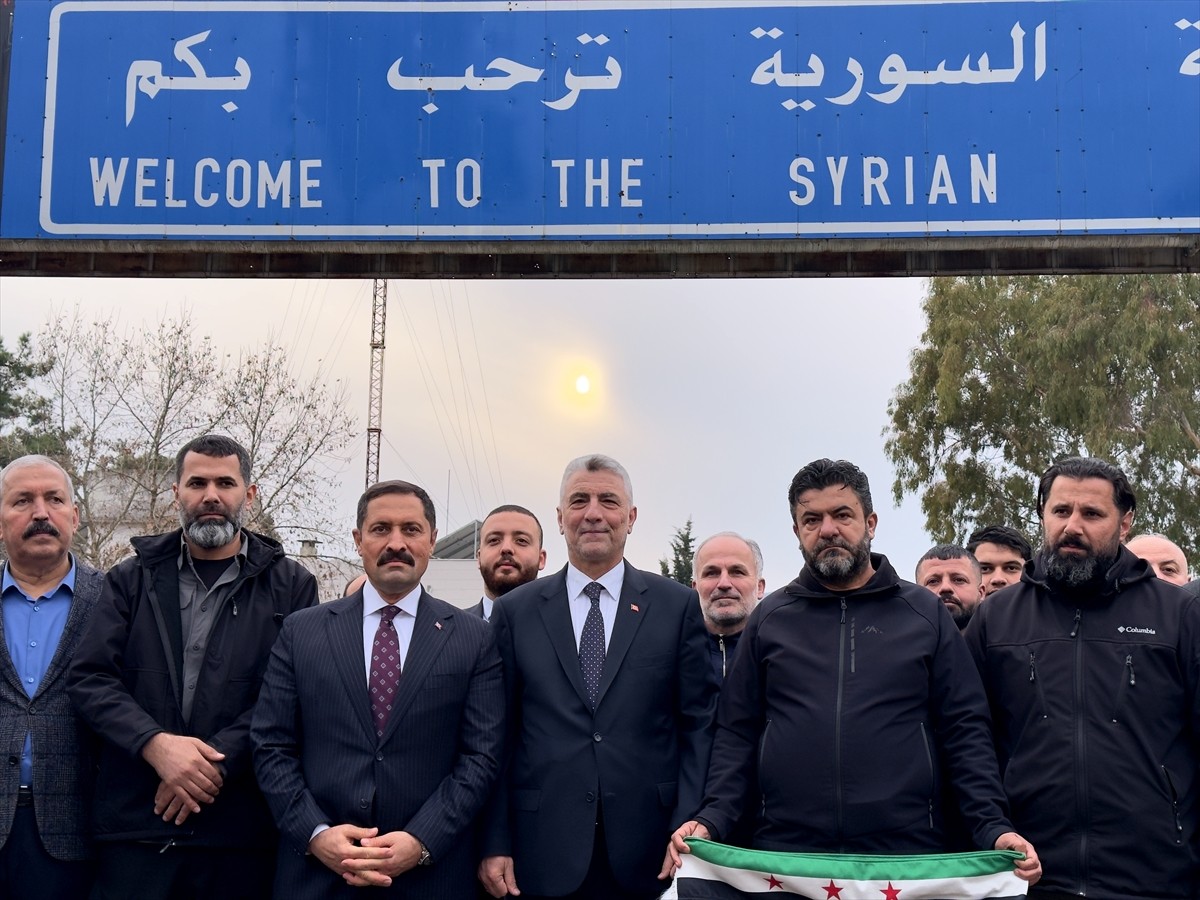 Ticaret Bakanı Ömer Bolat, Hatay'ın Kumlu ilçesindeki Zeytindalı Sınır Kapısı ile Yayladağı...