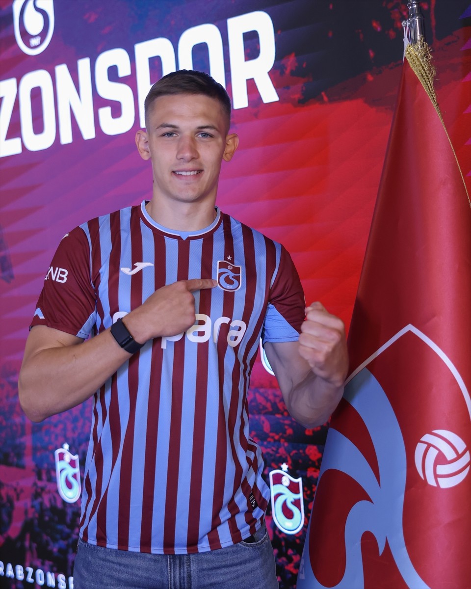 Trabzonspor Kulübü, 4,5 yıllık anlaşma sağladığı Danylo Sikan için imza töreni...