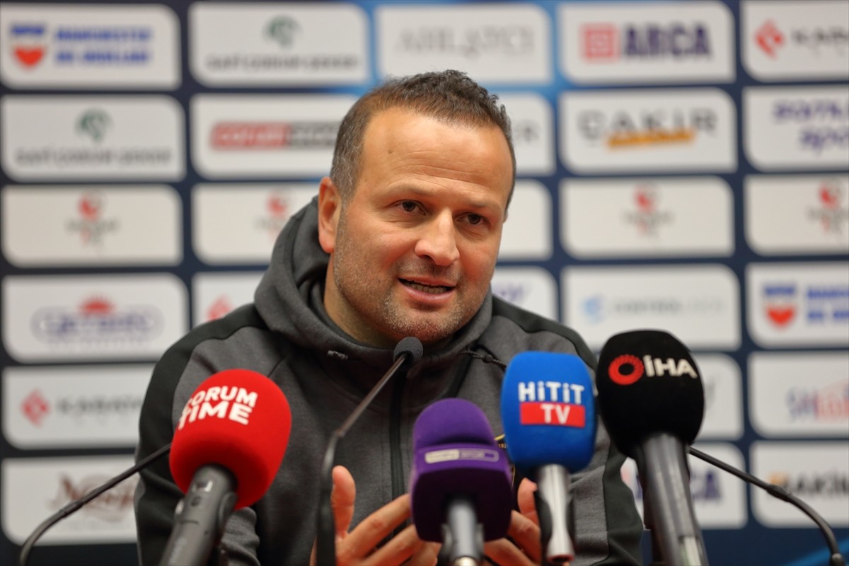 Trendyol 1. Lig'in 19. haftasında Ahlatcı Çorum FK ile Uğur Okulları İstanbulspor, Çorum Şehir...