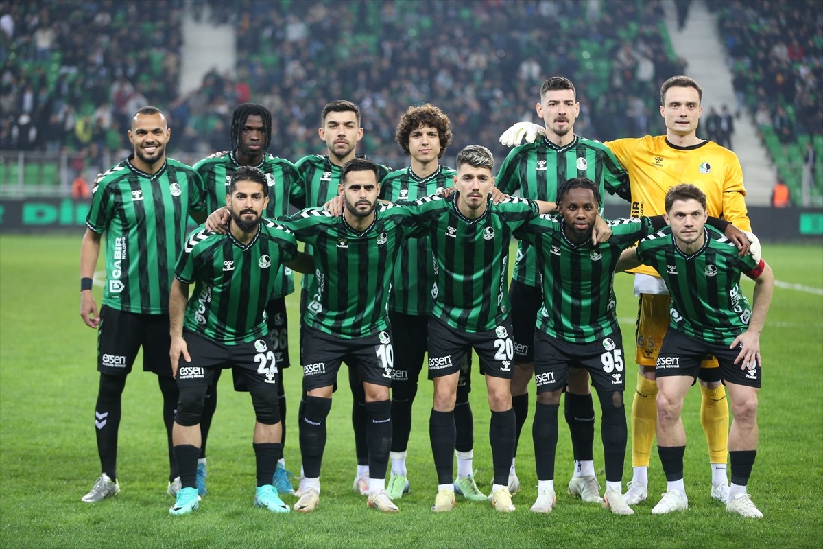 Trendyol 1. Lig'in 21. haftasında Sakaryaspor ile Manisa FK, Yeni Sakarya Atatürk Stadı'nda...