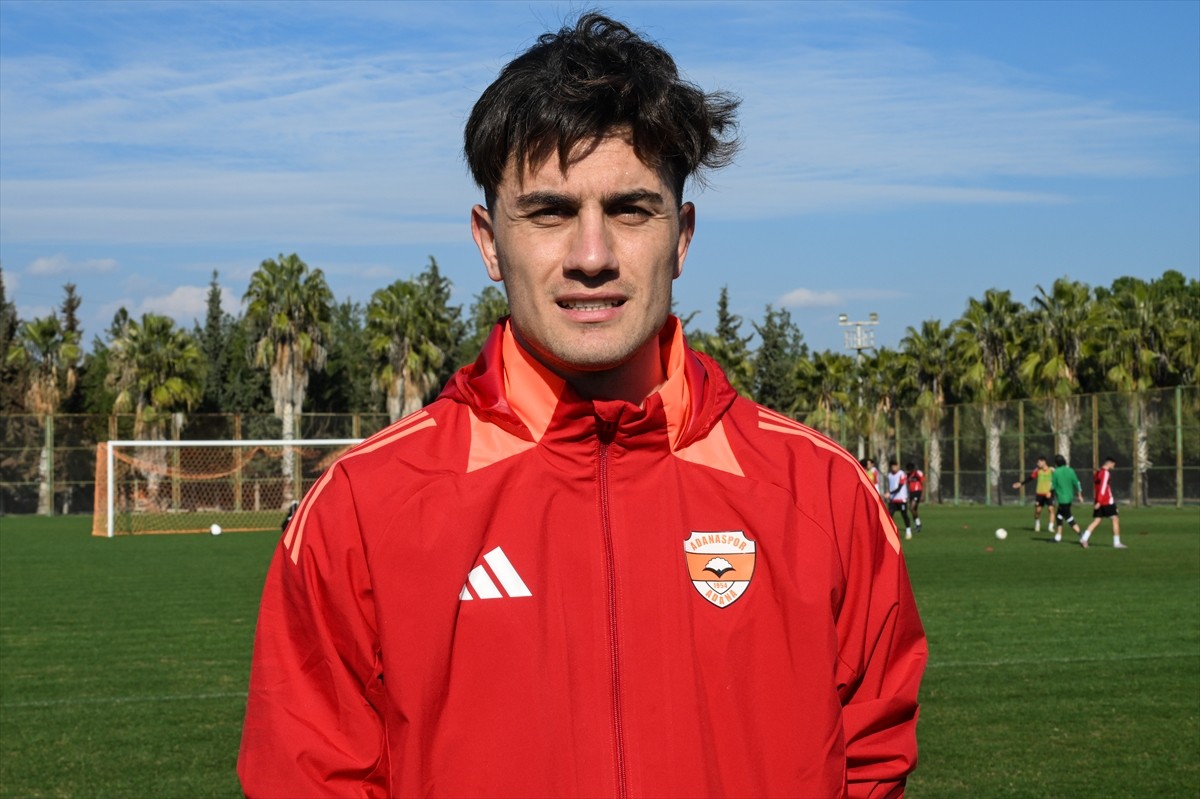 Trendyol 1. Lig ekiplerinden Adanaspor, Çatalan Tesisleri'nde Esenler Erokspor maçının...