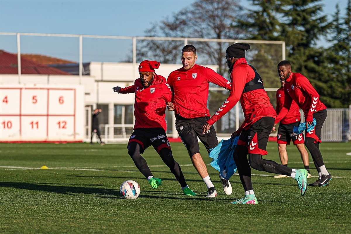 Trendyol Süper Lig'in 21. haftasında sahasında Gaziantep FK ile karşılaşacak olan Reeder...