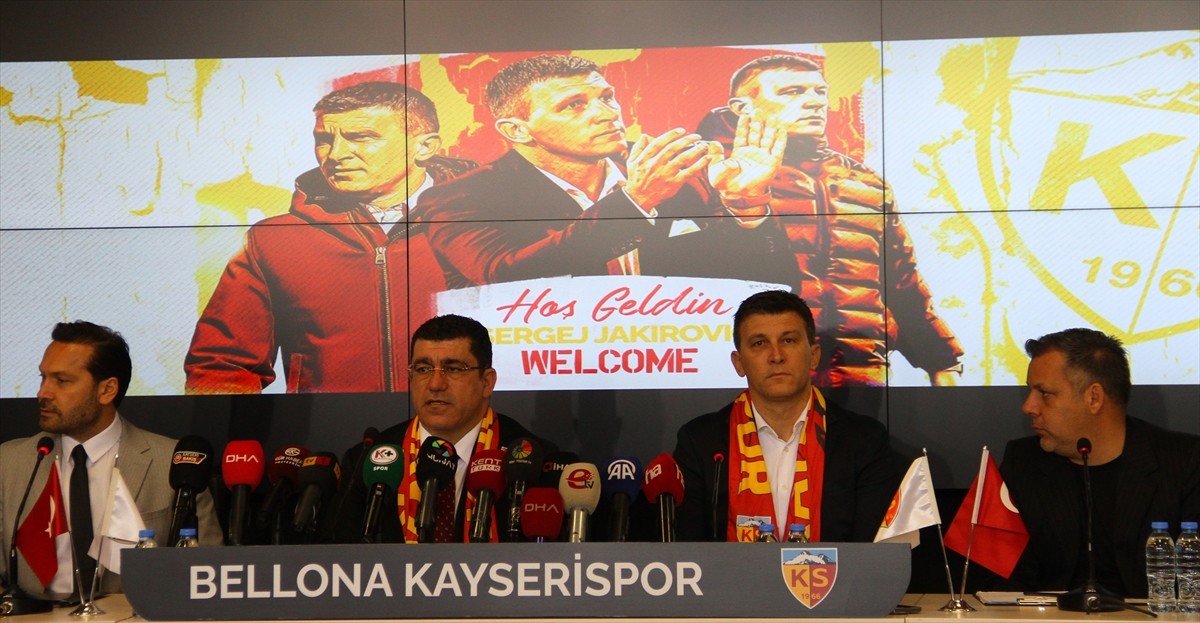 Trendyol Süper Lig ekiplerinden Bellona Kayserispor'da teknik direktörlük görevine getirilen...