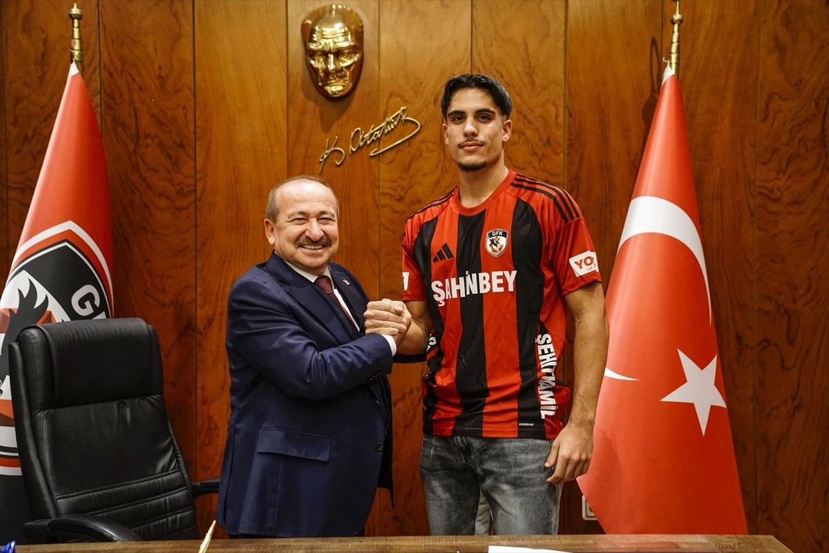 Trendyol Süper Lig ekiplerinden Gaziantep FK, Hoffenheim forması giyen defans oyuncusu İzzet Ali...
