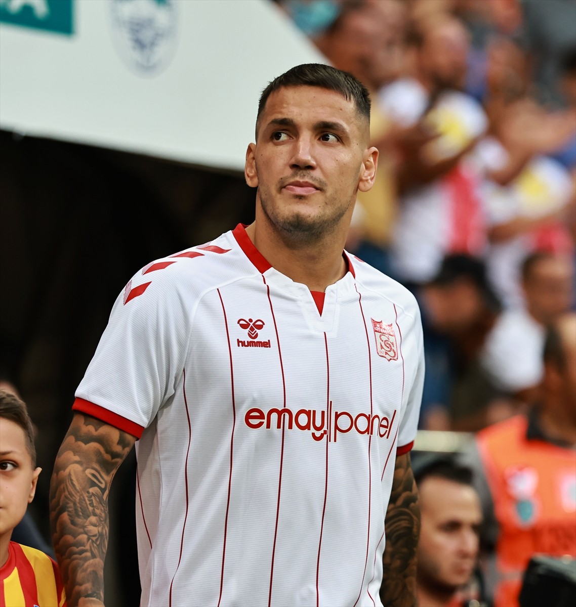 Trendyol Süper Lig ekiplerinden Net Global Sivasspor'da Rey Manaj'ın sözleşmesi 1,5 yıl...