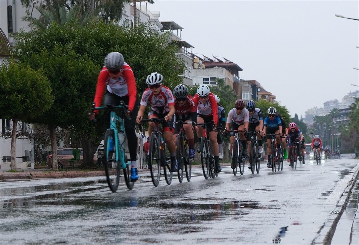 Türkiye Bisiklet Federasyonu tarafından Antalya'nın Alanya ilçesinde düzenlenen Türkiye Bisiklet...
