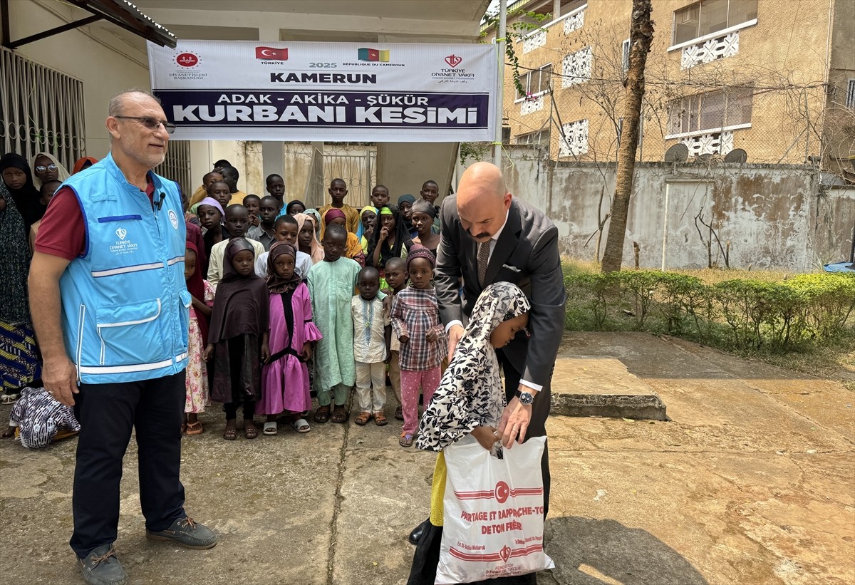 Türkiye Diyanet Vakfı’nın (TDV) her ay dünyanın değişik ülkelerinde düzenlediği "Yetim Himaye...