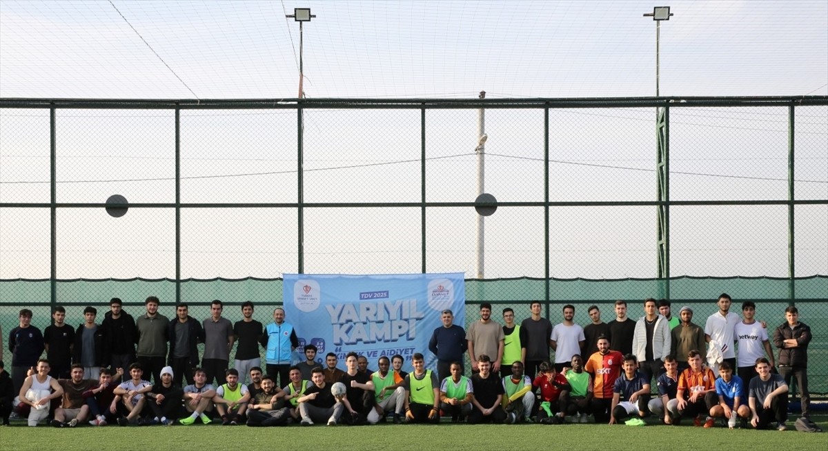 Türkiye Diyanet Vakfınca (TDV) burslu öğrencilere yönelik düzenlenen 2025 yarıyıl kampı sürüyor....