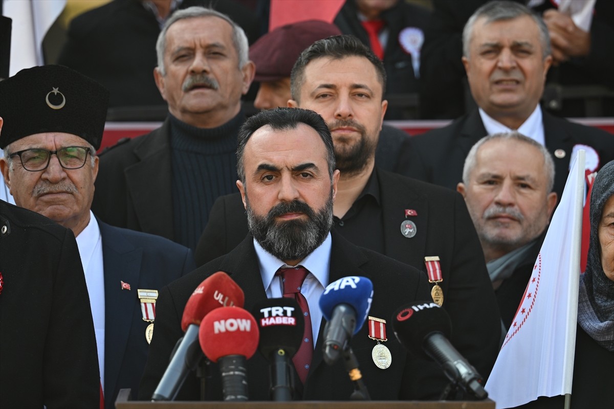 Türkiye Gaziler ve Şehit Aileleri Vakfı (TÜGŞAV) Genel Başkanı Lokman Aylar vakıfta, şehit...