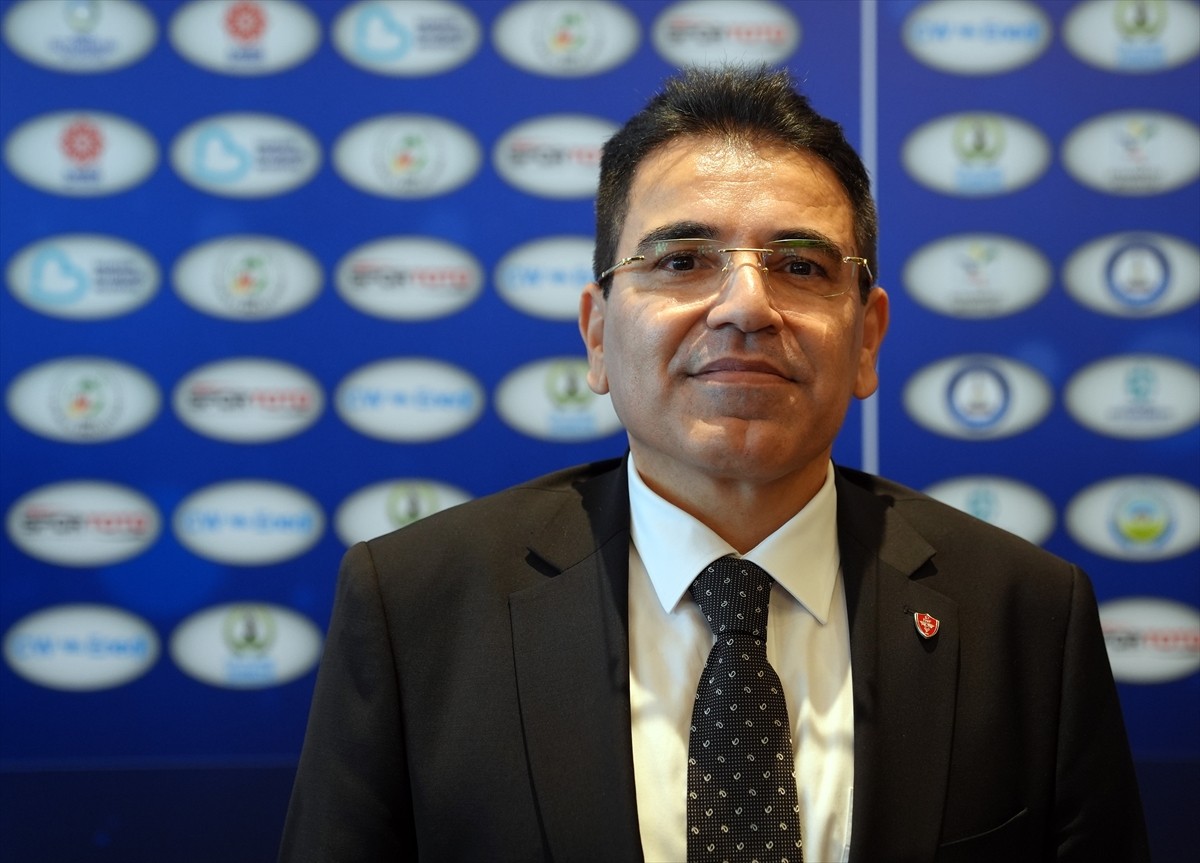 Türkiye Geleneksel Güreşler Federasyonu Başkanı İbrahim Türkiş, AA muhabirine açıklama...