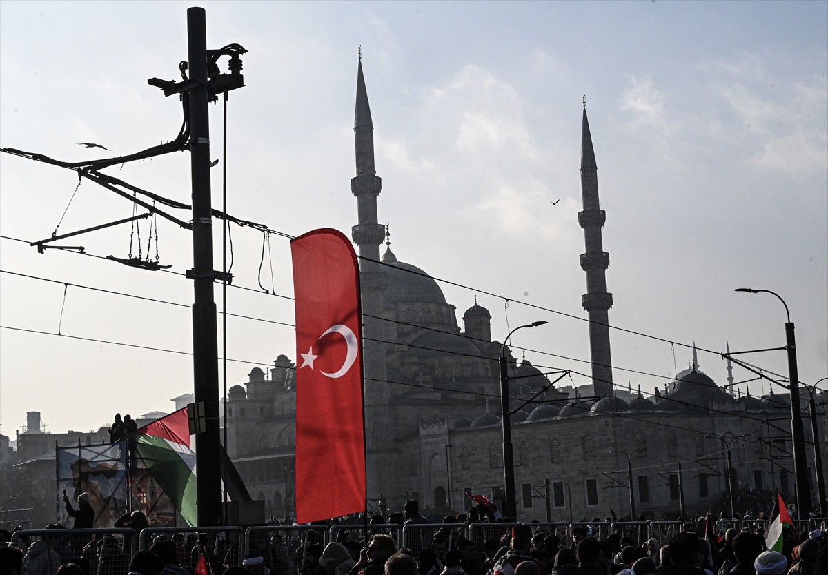 Türkiye Gençlik Vakfının (TÜGVA) öncülüğünde, Milli İrade Platformu tarafından yaklaşık 400 sivil...