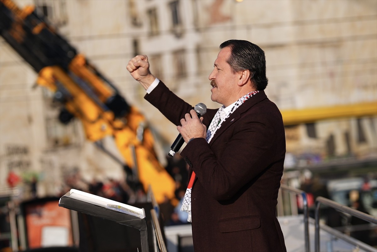 Türkiye Gençlik Vakfının (TÜGVA) öncülüğünde, Milli İrade Platformu tarafından yaklaşık 400 sivil...