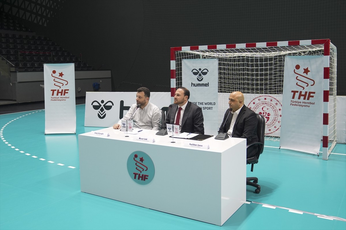 Türkiye Hentbol Federasyonu (THF) ile spor giyim markası Hummel arasında milli takımların forma...