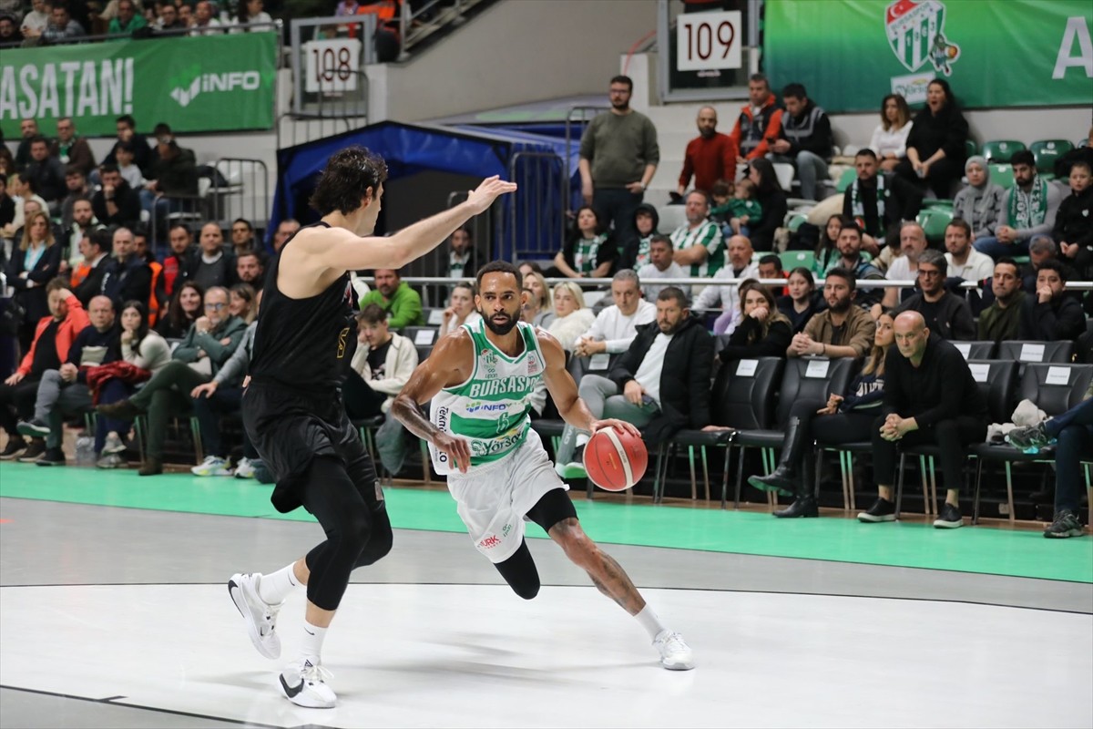 Türkiye Sigorta Basketbol Süper Ligi'nin 13. hafta maçında Mersinspor, deplasmanda Bursaspor...