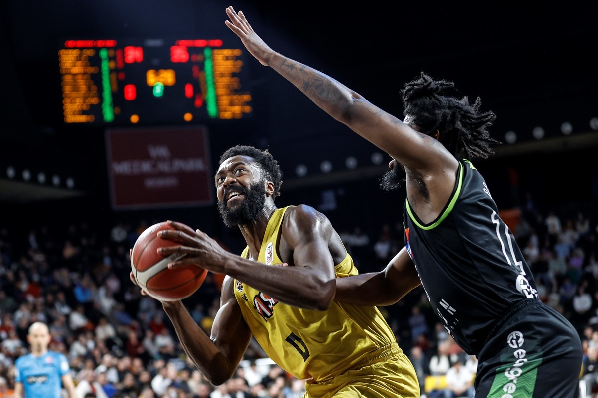 Türkiye Sigorta Basketbol Süper Ligi'nin 16. haftasına Mersin Spor ile Yukatel Merkezefendi...