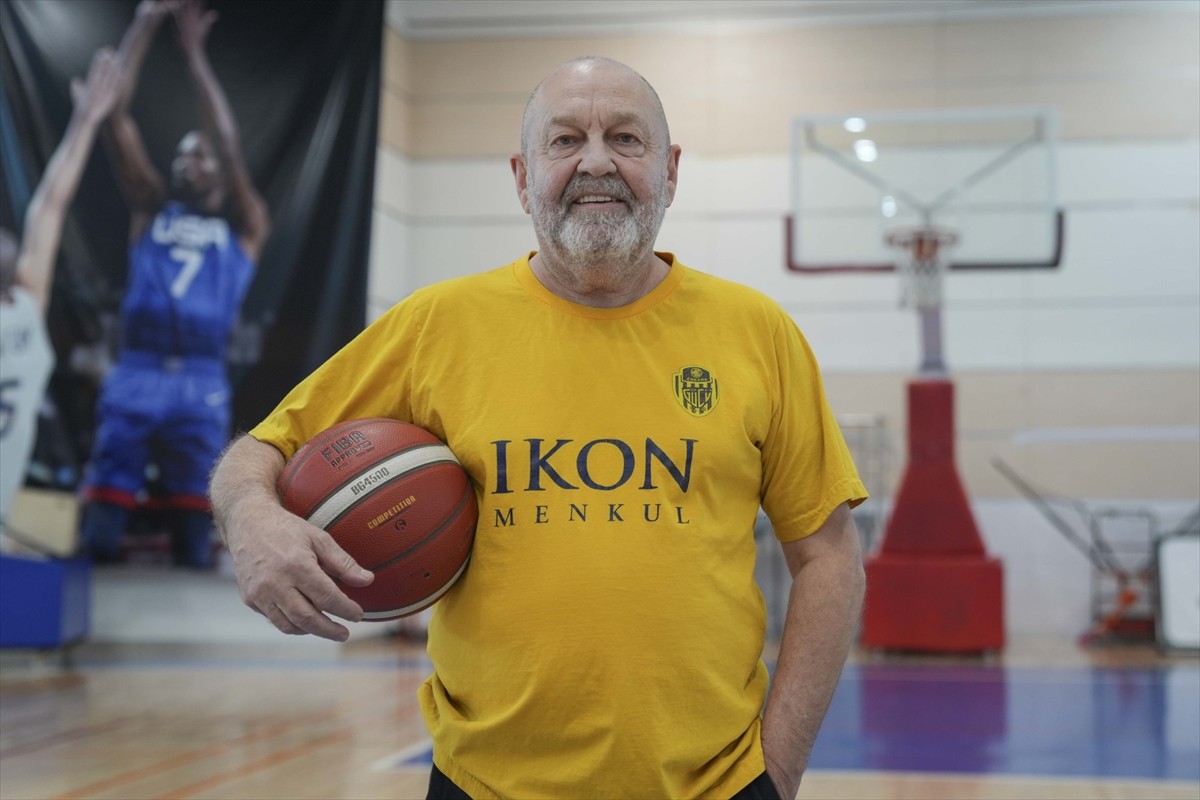 Türkiye Sigorta Türkiye Basketbol Ligi ekiplerinden MKE Ankaragücü Ikon Menkul'ün başatrenörü...