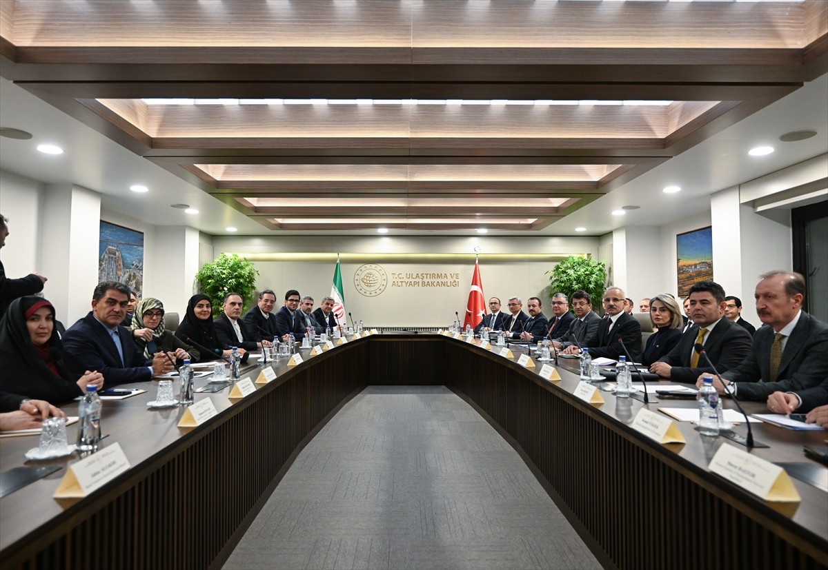 Ulaştırma ve Altyapı Bakanı Abdulkadir Uraloğlu, İran Yol ve Şehircilik Bakanı Ferzane Sadık...