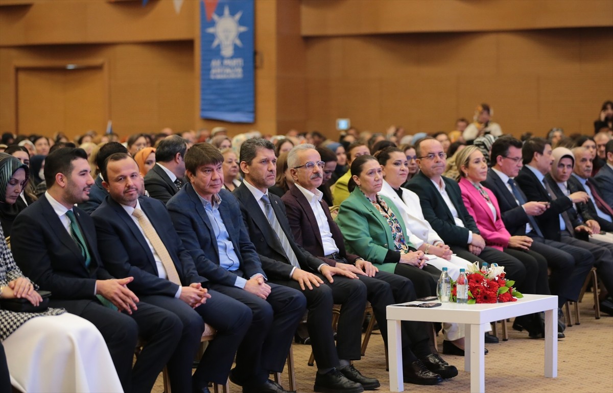 Ulaştırma ve Altyapı Bakanı Abdulkadir Uraloğlu (sol 4), Antalya'da Mimar Sinan Kongre Merkezi'nde...