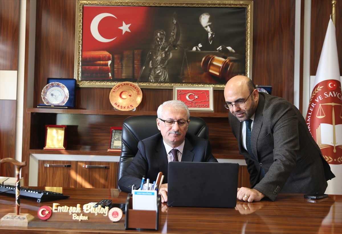 Van Bölge Adliye Mahkemesi Başkanı Emirşah Baştoğ (solda), Anadolu Ajansının (AA) gözünden 2024'e...