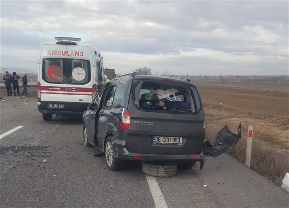 Yozgat'ın Yerköy ilçesinde hafif ticari aracın devrilmesi sonucu 1 kişi öldü, sürücü...