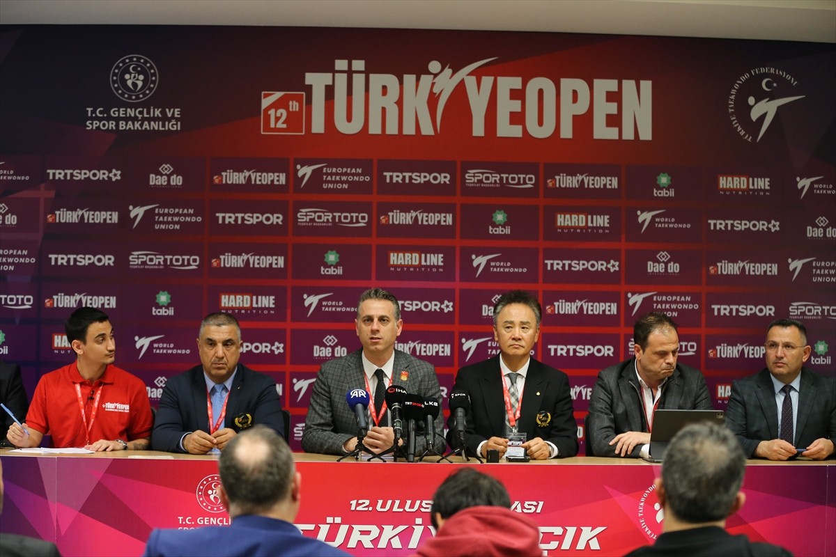12. Uluslararası Türkiye Açık Tekvando Turnuvası, Antalya'da devam ediyor. Antalya Spor Salonu'nda...