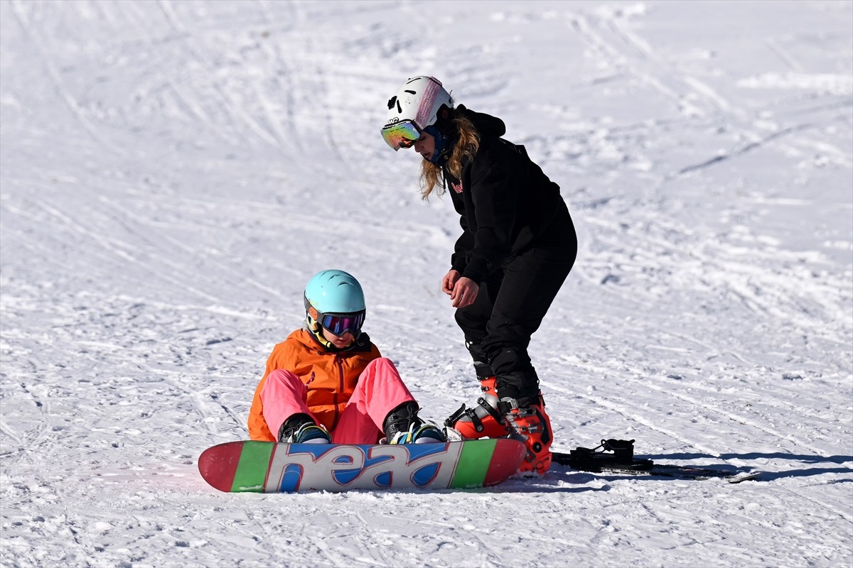 2017 Avrupa Gençlik Olimpik Kış Festivali'nde (EYOF 2017) snowboard kızlar büyük slalomda bronz...