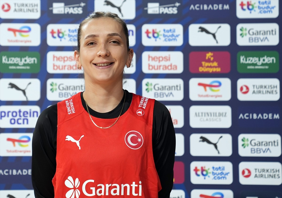 A Milli Kadın Basketbol oyuncusu Sinem Ataş, Basketbol Gelişim Merkezi'nde AA muhabirinin...
