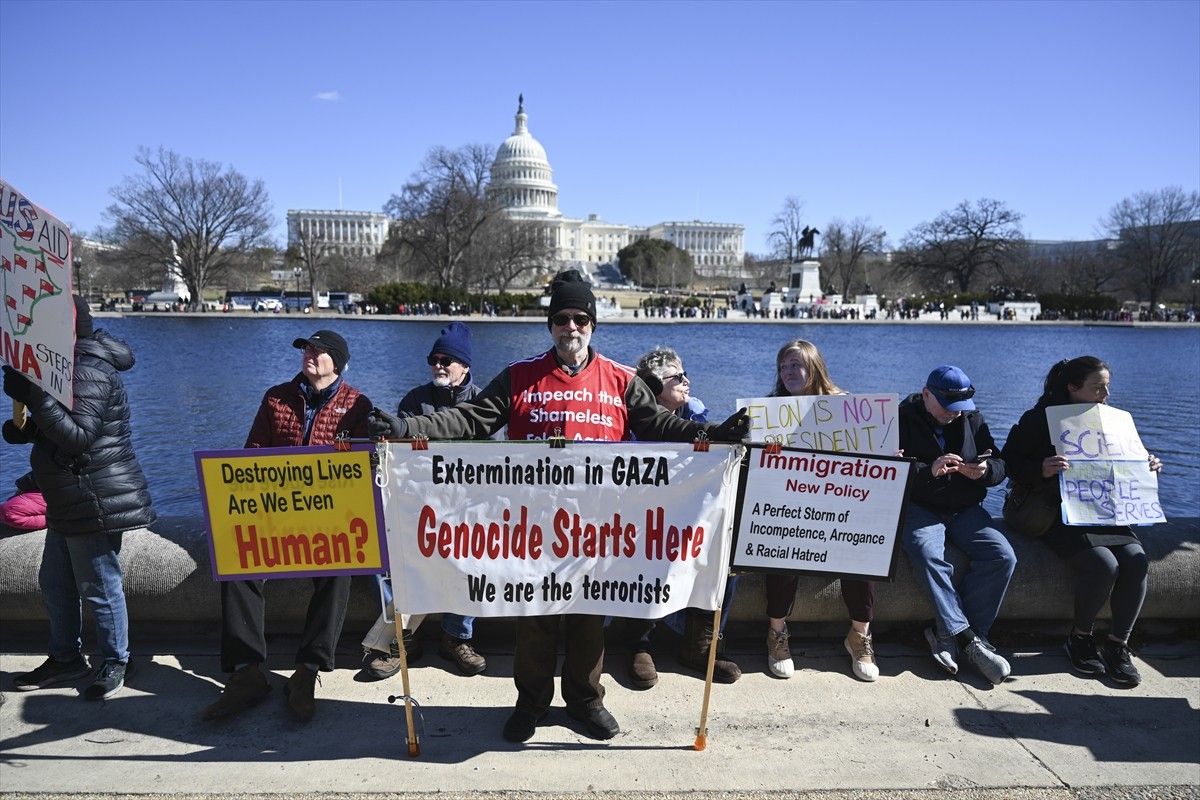 ABD’nin başkenti Washington’da binlerce kişi, ABD Hükümet Verimliliği Departmanı (DOGE) yöneticisi...