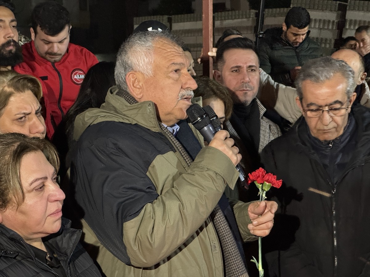 Adana'da 6 Şubat 2023'te meydana gelen depremlerde hayatını kaybedenler okunan dualarla anıldı....