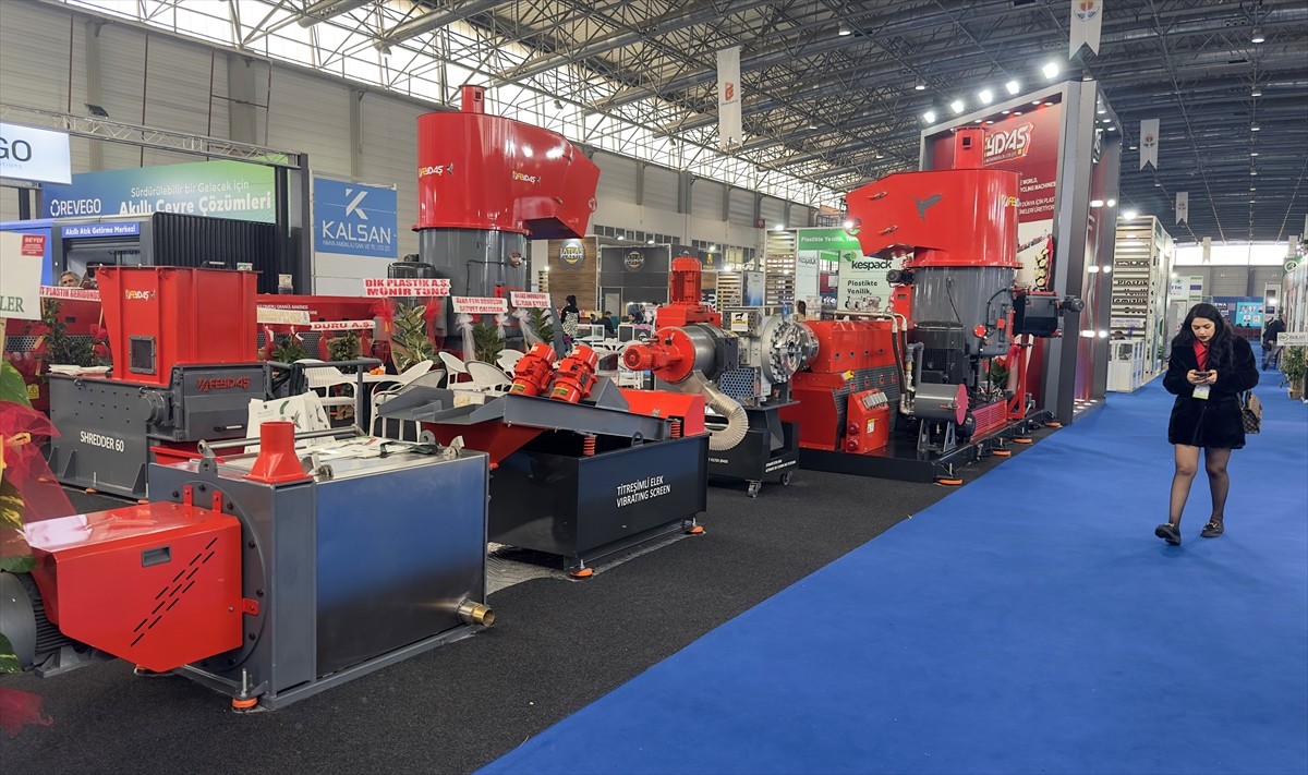 Adana'da bu yıl ikincisi düzenlenen "Geri Dönüşüm ve Atık Yönetimi Fuar ve Konferansı"...