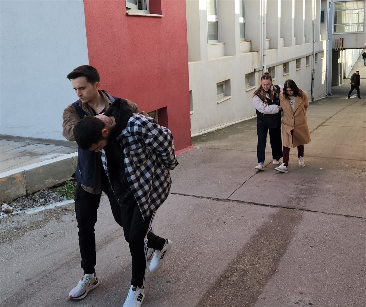 Adana merkezli 3 ilde, internetten sahte araç satış ilanı vererek dolandırıcılık yaptıkları...